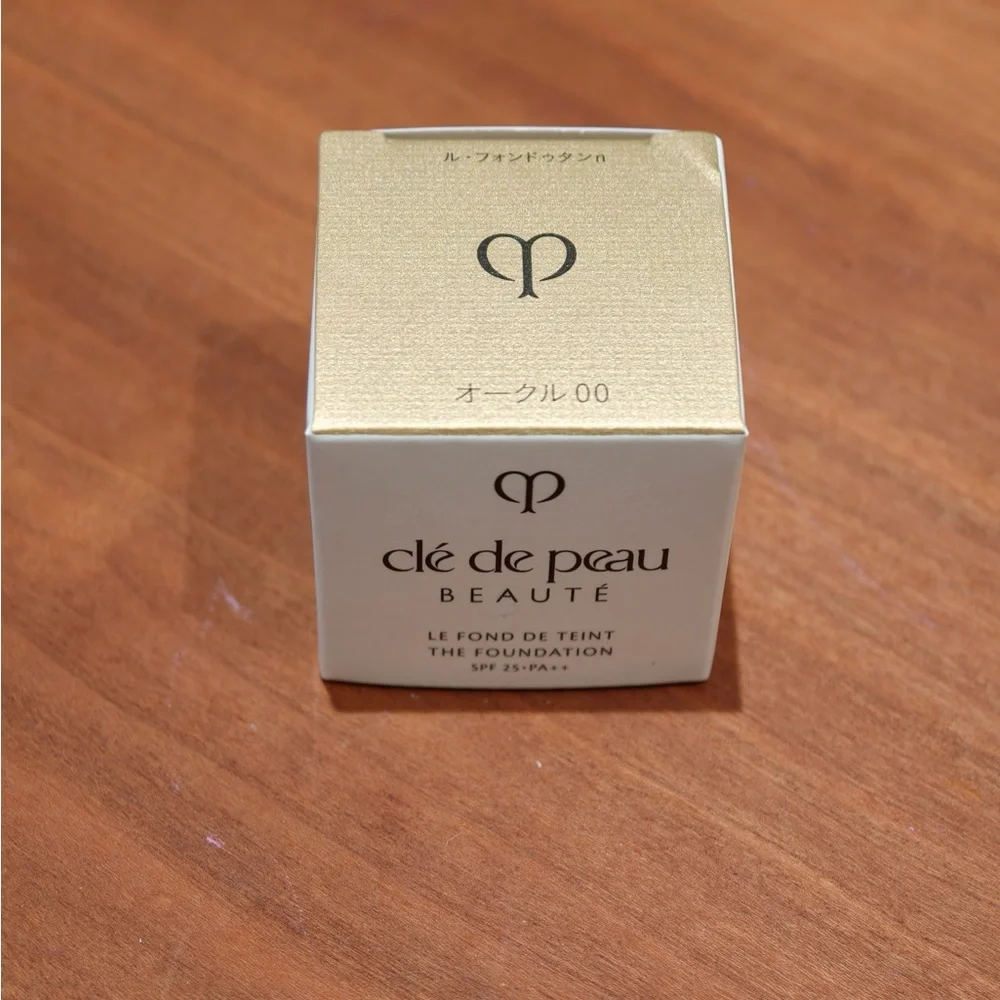 THE FOUNDATION SPF 22 The Ultimate Age-Defying Foundation Sample Size color 00